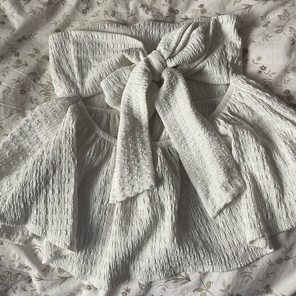 White Dainty Open Back Bow Tie Top - Picture 2 of 2